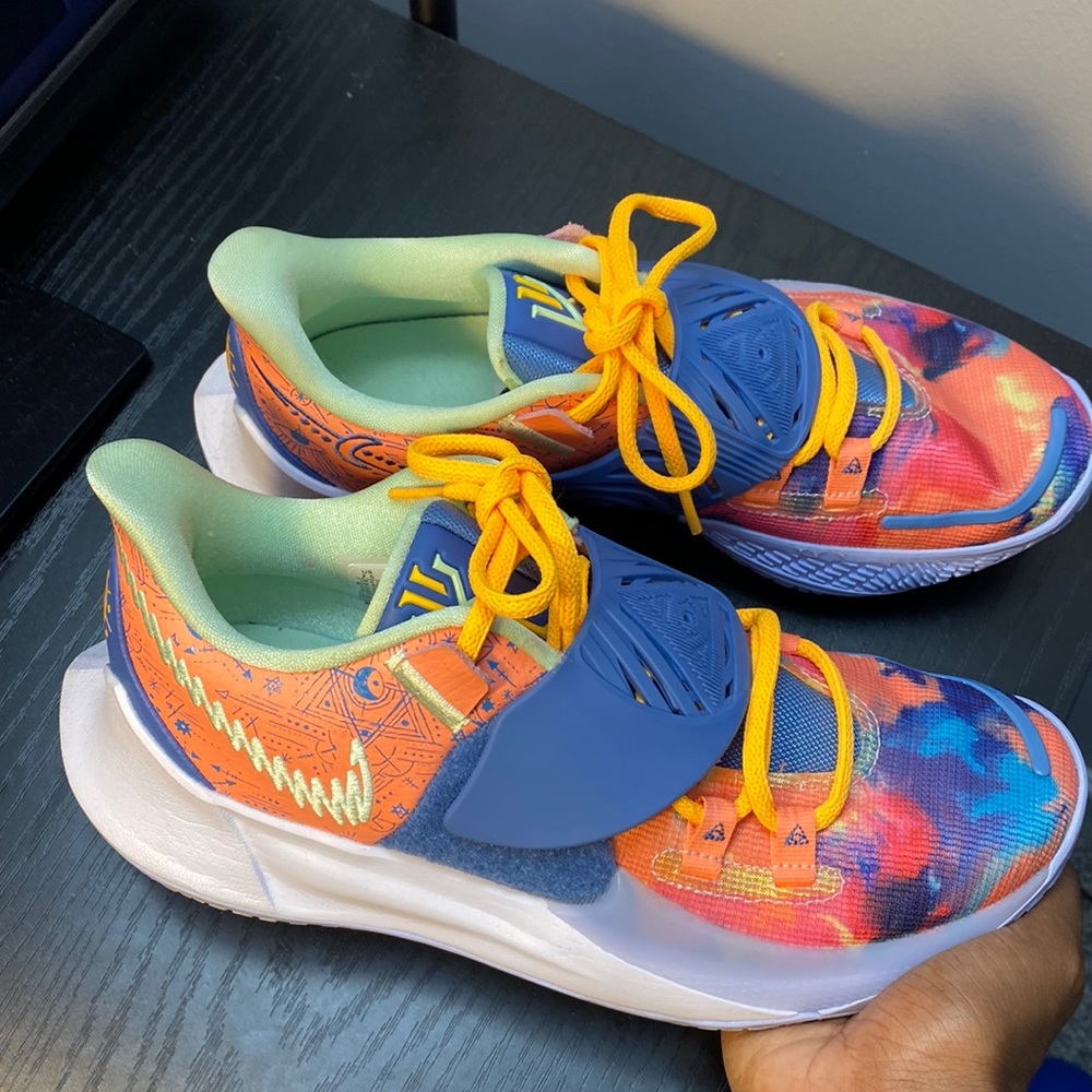 Kyrie low 3 “TieDye” mens 7.5